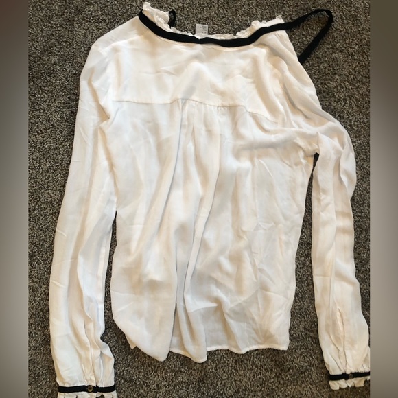 H&M Blouse - Picture 2 of 3